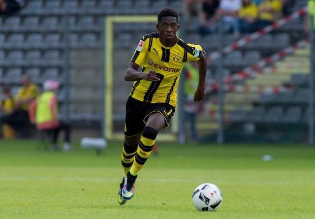 皇马因战术分歧和防守问题表现不稳定，哈维·阿隆索与球员矛盾缓和但压力仍大，需加速抢分以夺冠。