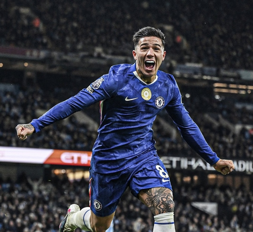 媒体人晒视频：赛后蒯纪闻安慰山东U20球员，很有大将风度