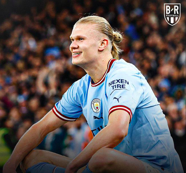 门将精彩救险，引领球队渡过危机