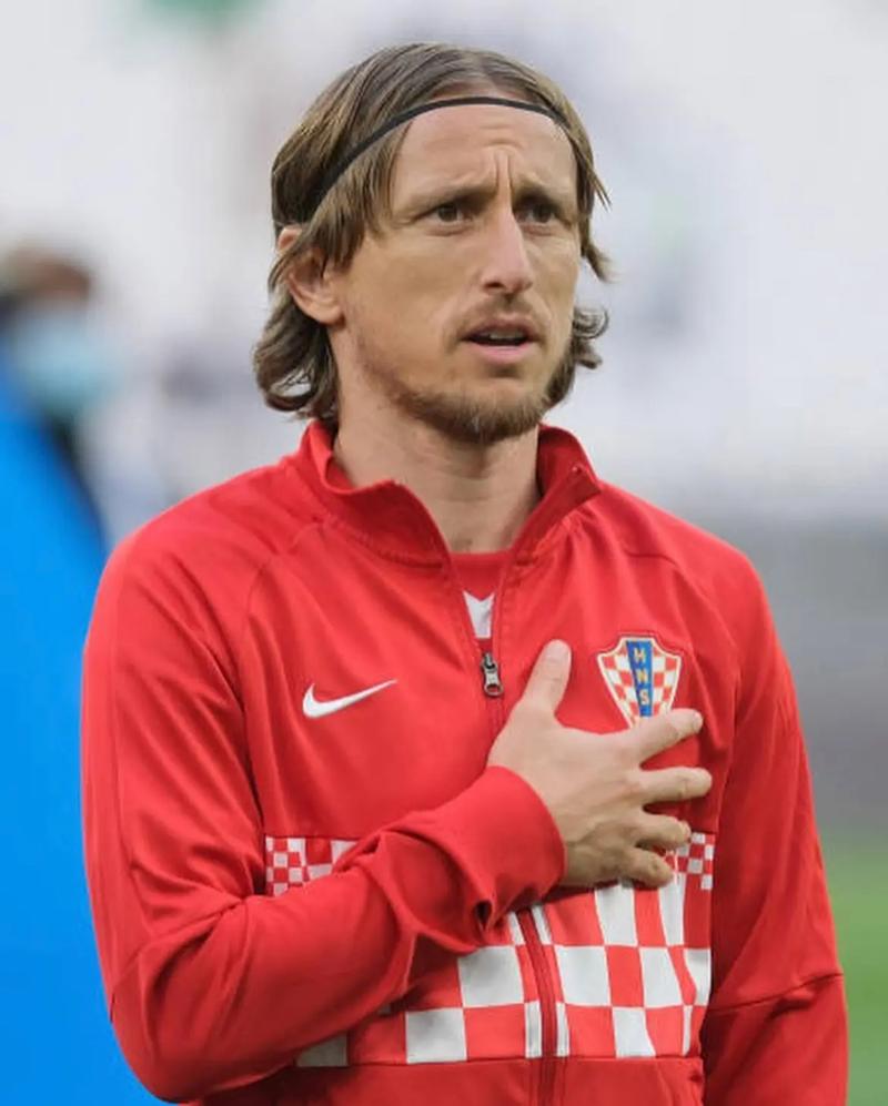 德甲战报：Y.迪奥曼德帽子戏法，RB莱比锡6-0狂胜法兰克福