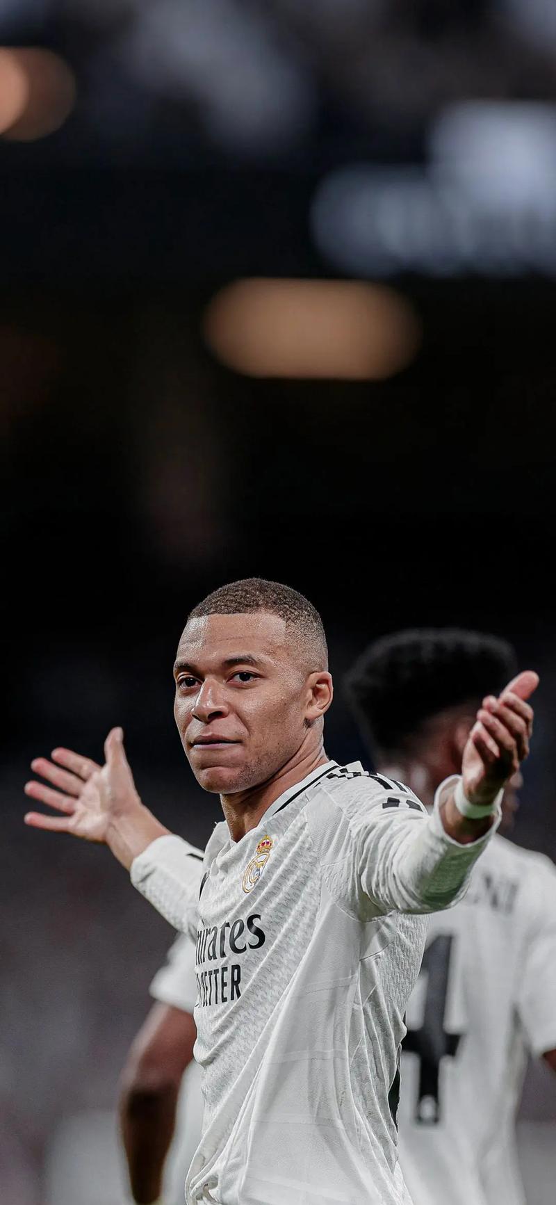 马丁内斯：输球能让球队成长；球员受伤或停赛就不会留在集训